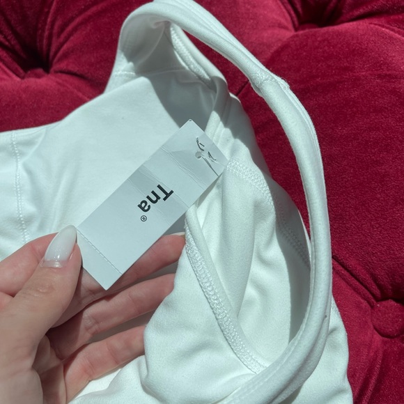 ARITZIA TNA sport tennis top high quality XS white - Picture 6 of 7